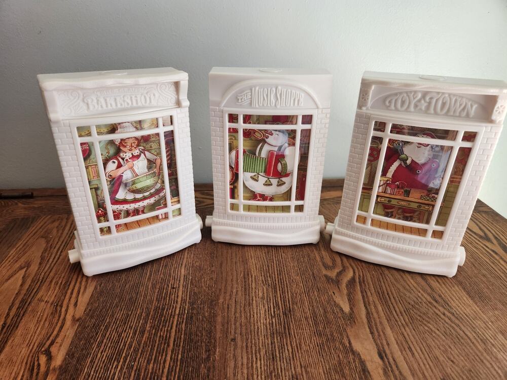 3 Hallmark Sound Motion Linkable - Mr And Mrs Clause Snowman Windows